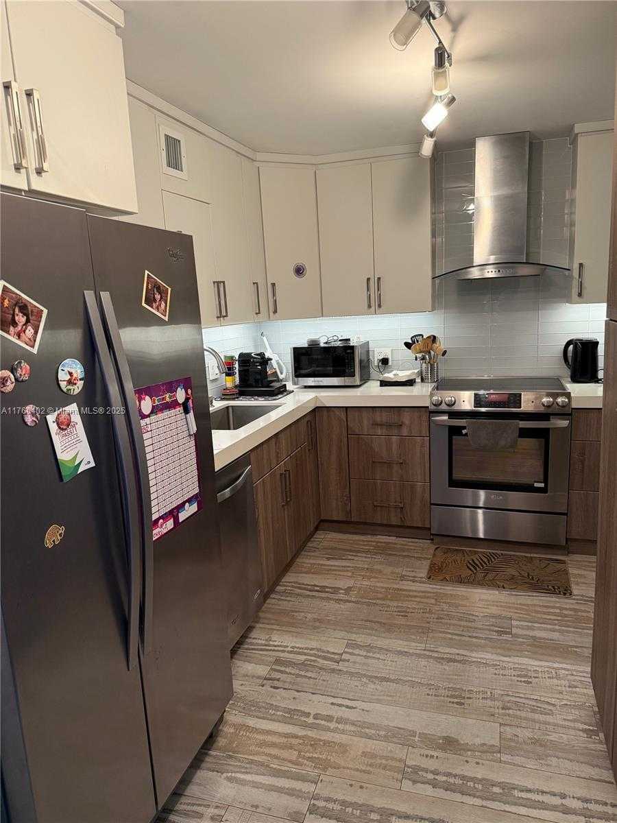 Small Image of 5750 COLLINS AVE #11D, Miami Beach Number 11