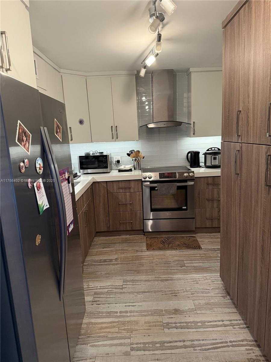 Small Image of 5750 COLLINS AVE #11D, Miami Beach Number 12