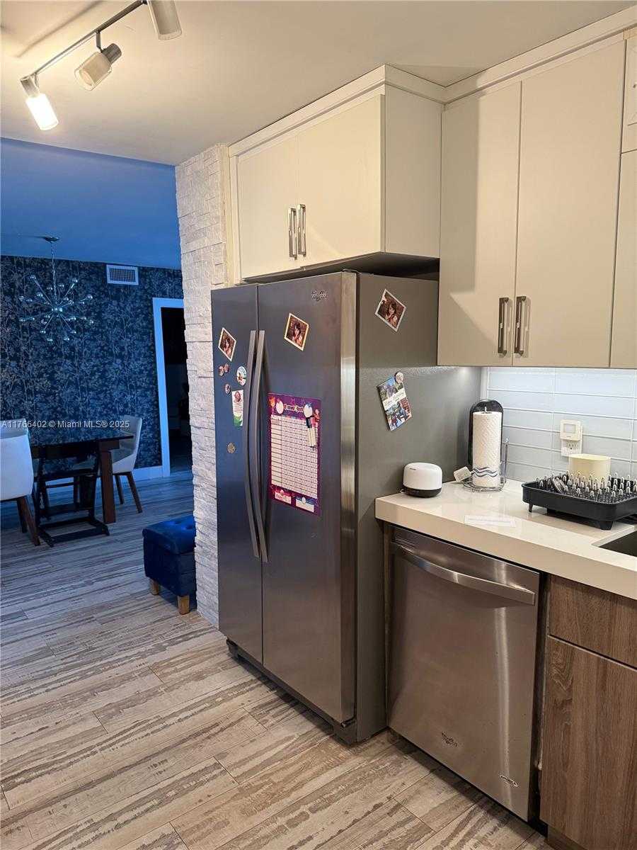 Small Image of 5750 COLLINS AVE #11D, Miami Beach Number 16