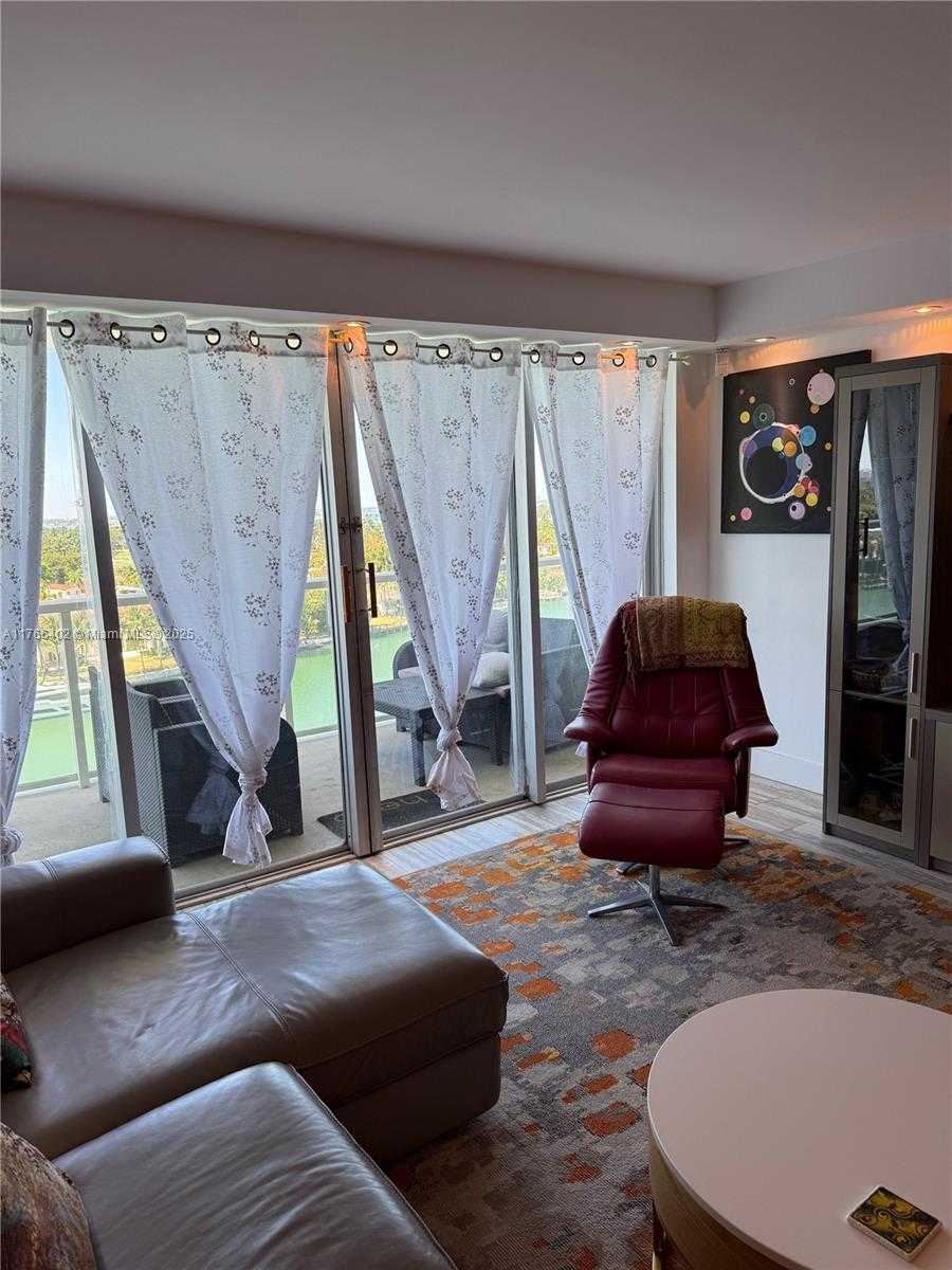 Small Image of 5750 COLLINS AVE #11D, Miami Beach Number 26