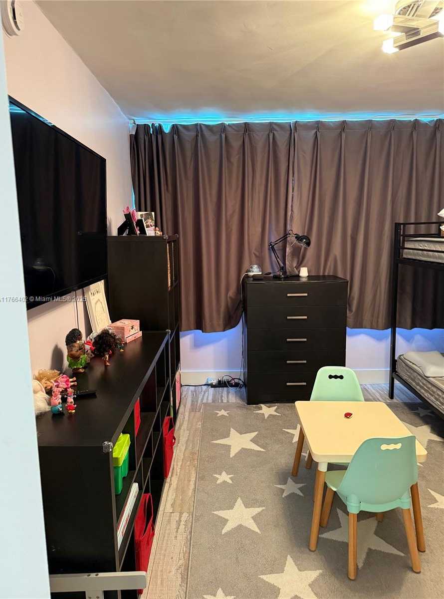 Small Image of 5750 COLLINS AVE #11D, Miami Beach Number 30