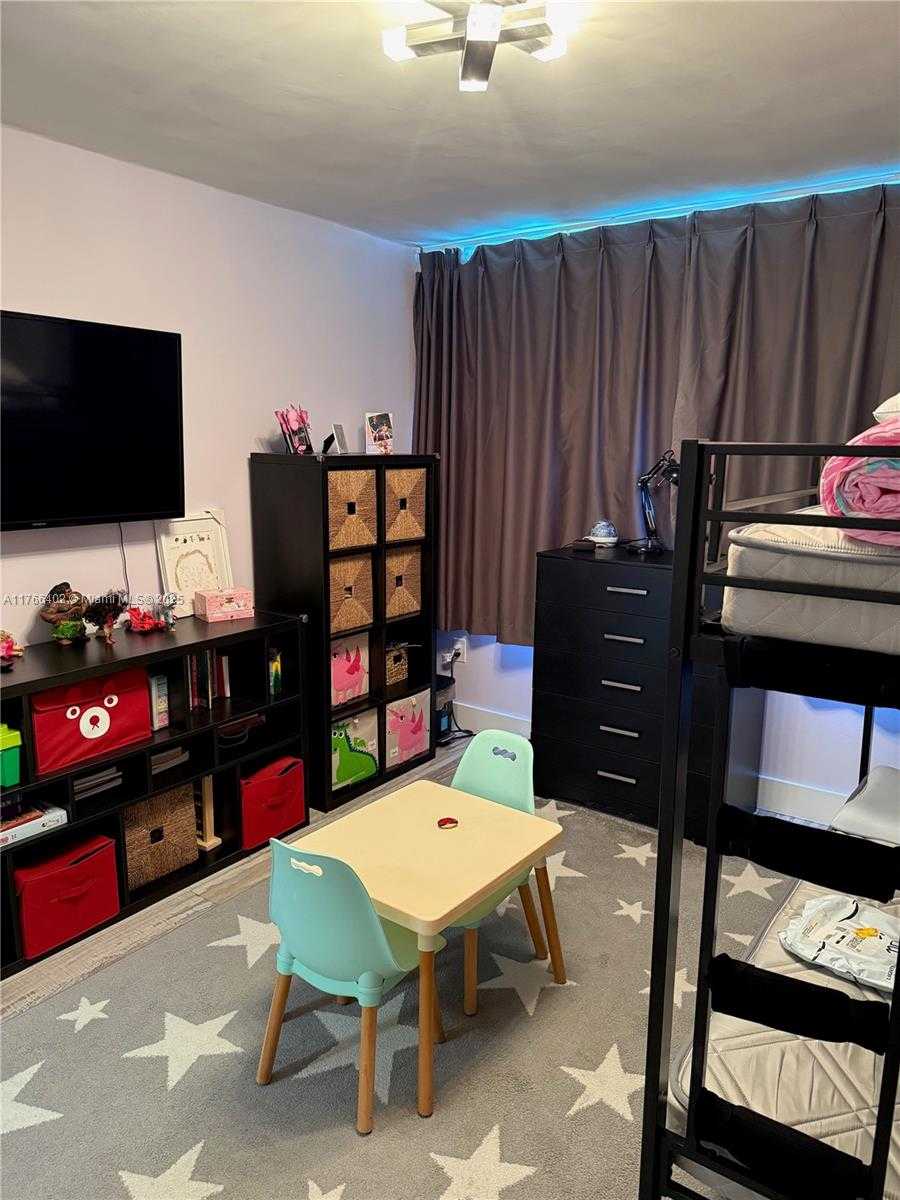 Small Image of 5750 COLLINS AVE #11D, Miami Beach Number 31