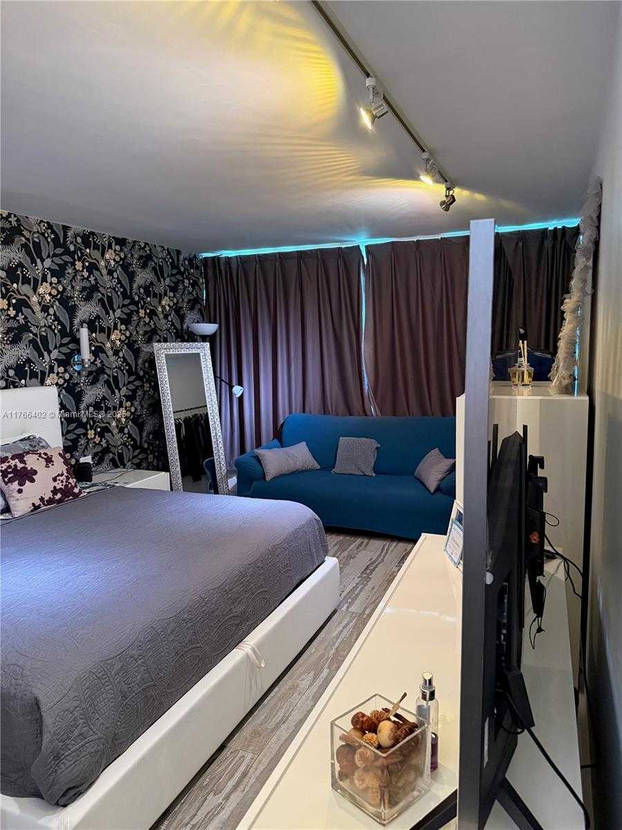 Small Image of 5750 COLLINS AVE #11D, Miami Beach Number 34