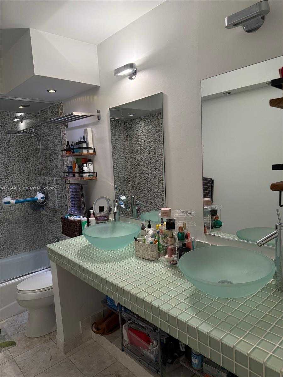 Small Image of 5750 COLLINS AVE #11D, Miami Beach Number 42