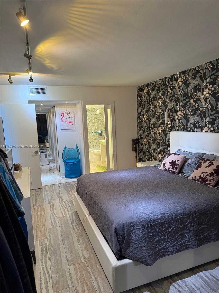 Small Image of 5750 COLLINS AVE #11D, Miami Beach Number 54