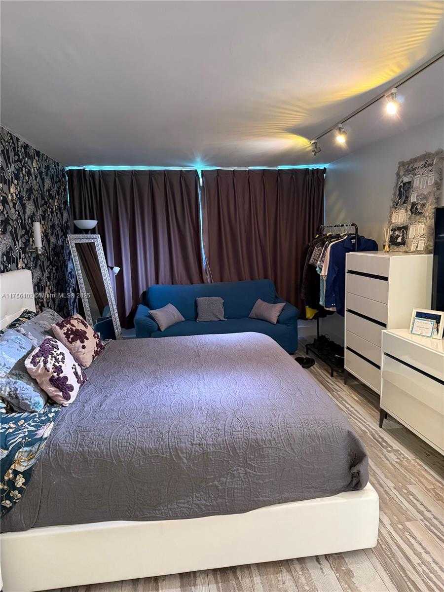 Small Image of 5750 COLLINS AVE #11D, Miami Beach Number 58