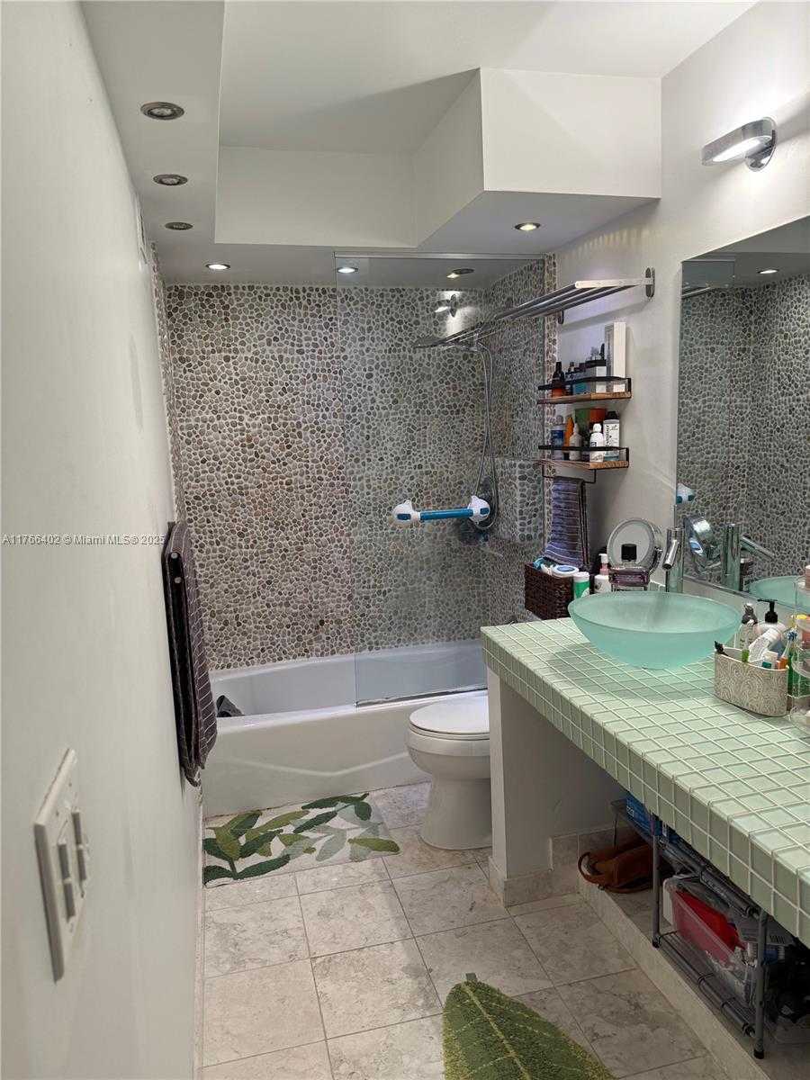 Small Image of 5750 COLLINS AVE #11D, Miami Beach Number 61