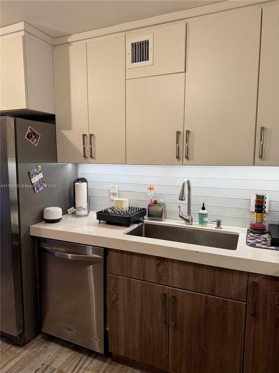 Small Image of 5750 COLLINS AVE #11D, Miami Beach Number 85