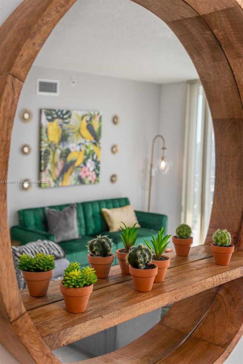 Small Image of 1750 NORTH BAYSHORE DR #4604, Miami Number 3