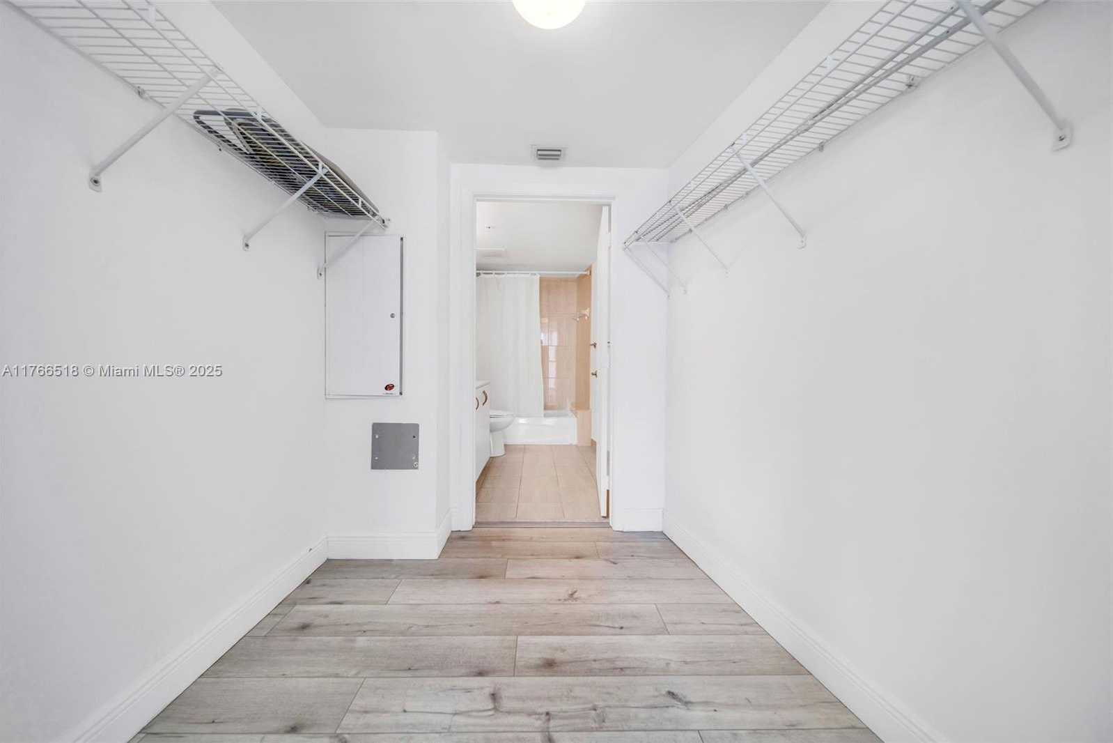 Small Image of 1750 NORTH BAYSHORE DR #2001, Miami Number 23
