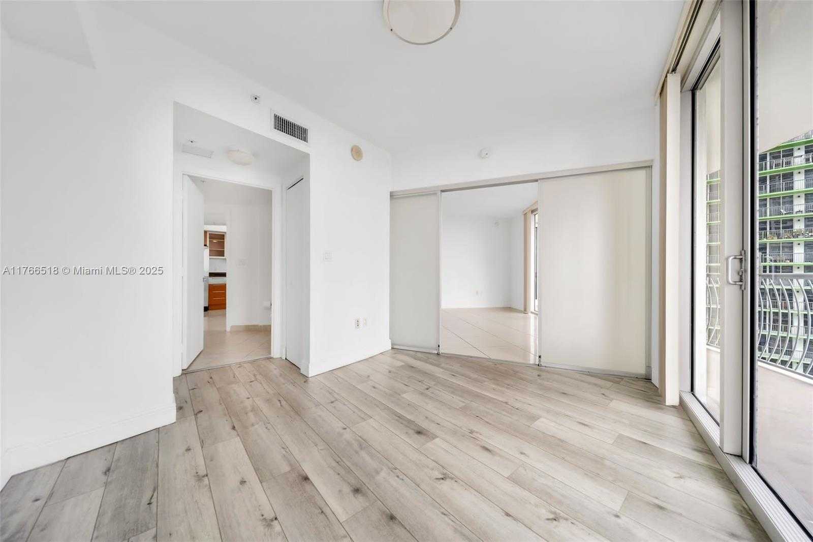 Small Image of 1750 NORTH BAYSHORE DR #2001, Miami Number 24