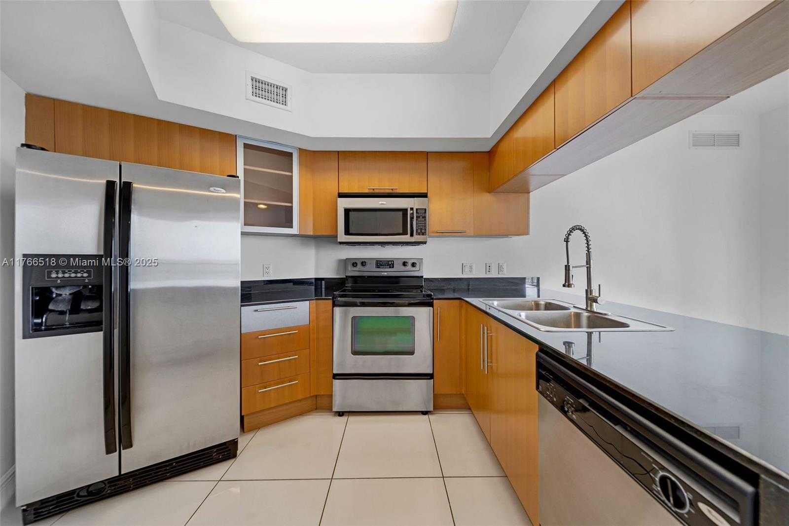 Small Image of 1750 NORTH BAYSHORE DR #2001, Miami Number 27