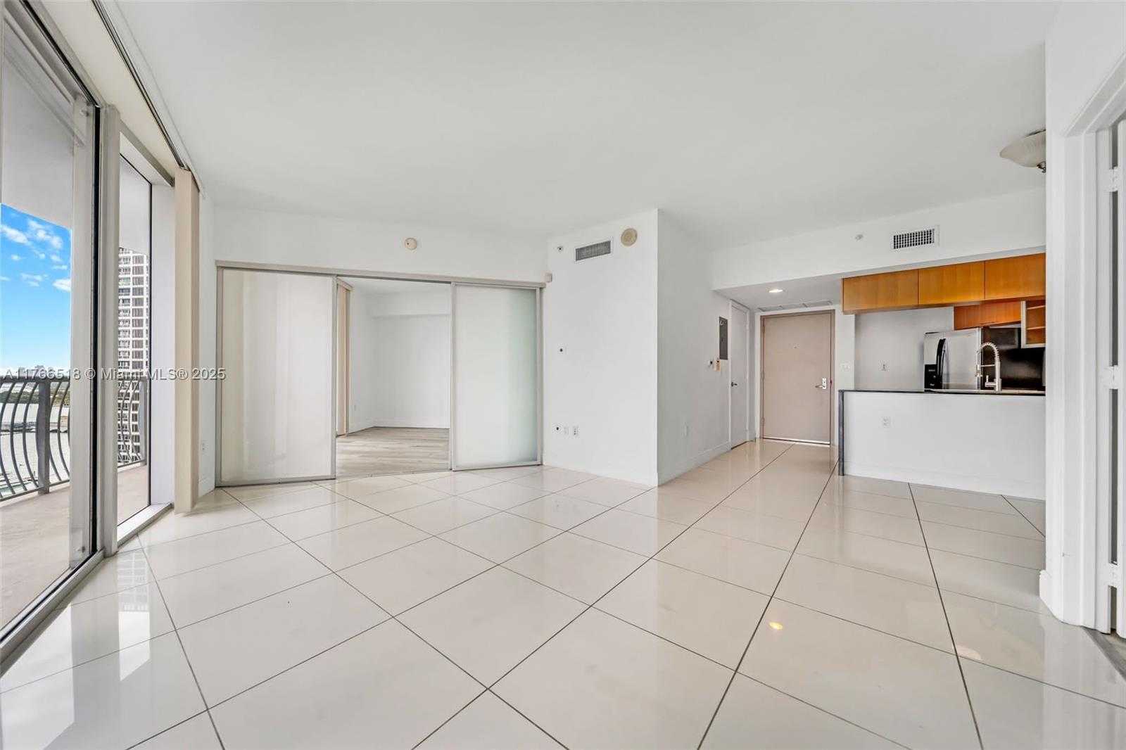 Small Image of 1750 NORTH BAYSHORE DR #2001, Miami Number 4