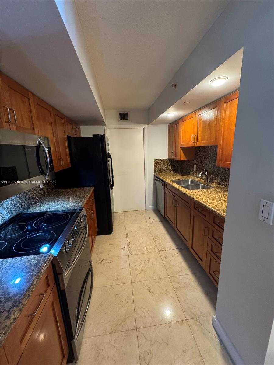 Small Image of 6917 COLLINS AVE #520, Miami Beach Number 3