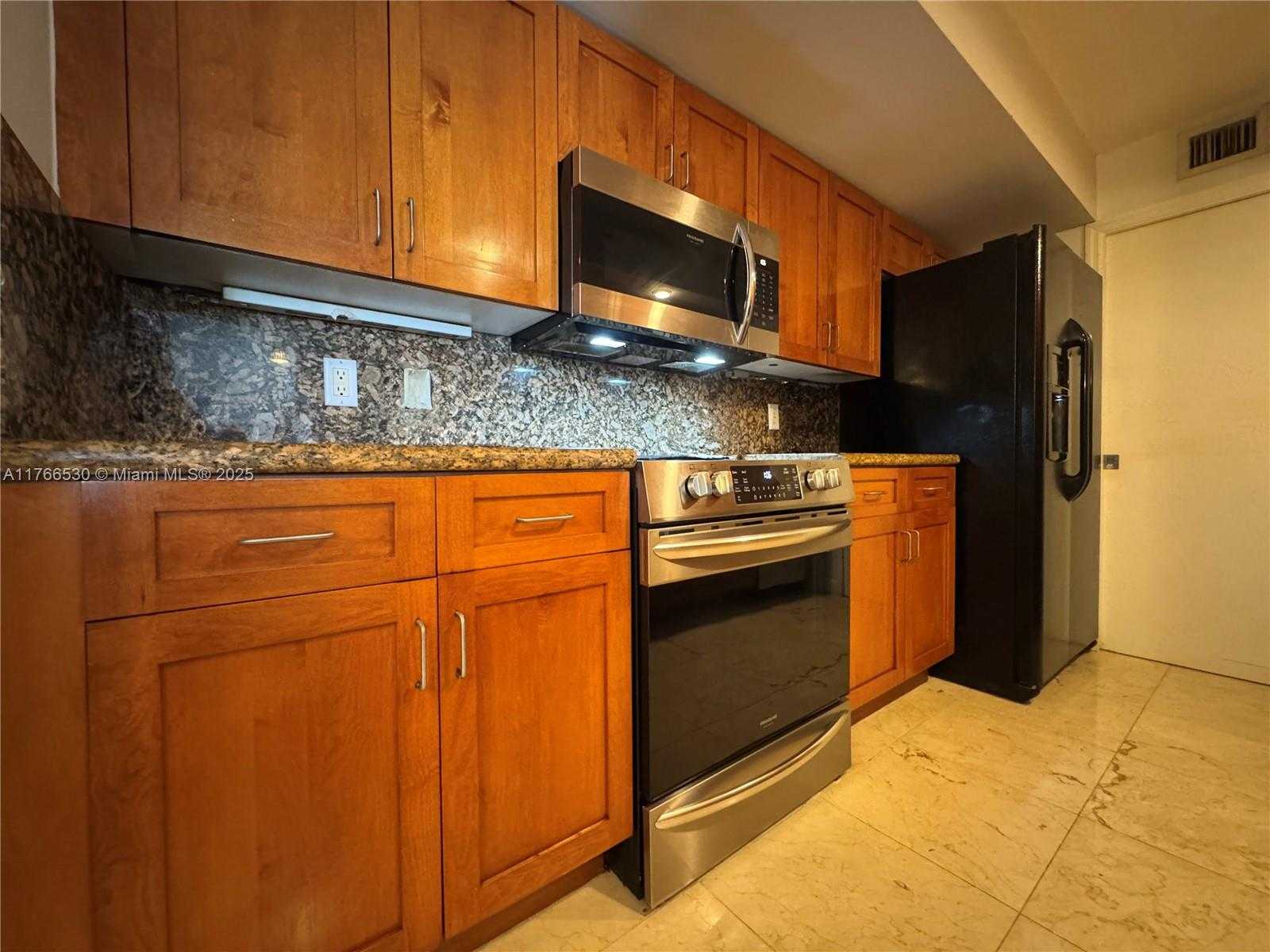Small Image of 6917 COLLINS AVE #520, Miami Beach Number 7