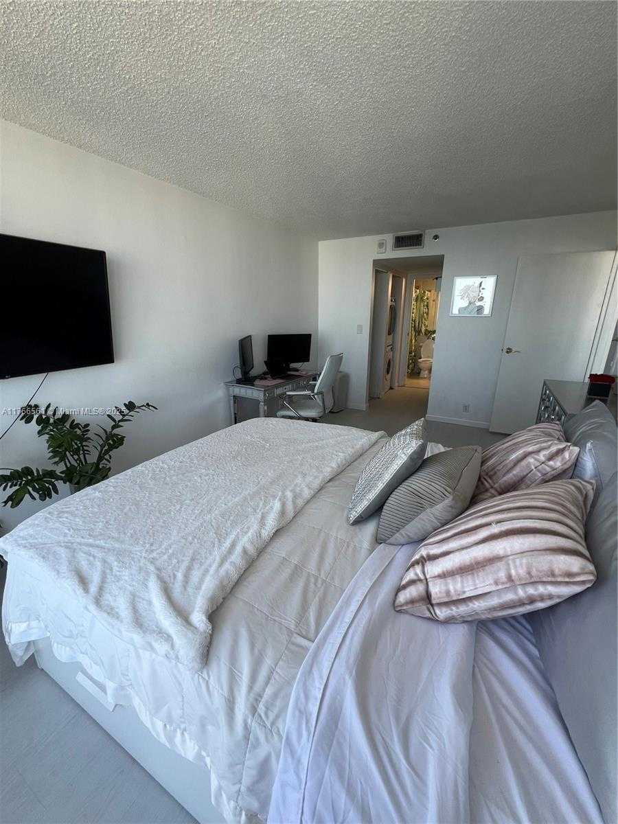 Small Image of 7601 EAST TREASURE DR #2412, North Bay Village Number 20