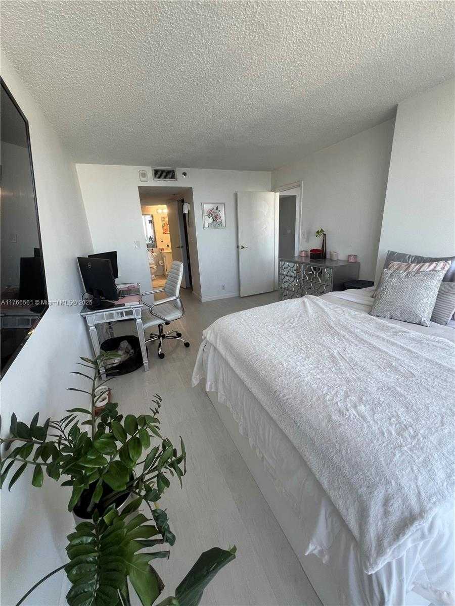 Small Image of 7601 EAST TREASURE DR #2412, North Bay Village Number 22