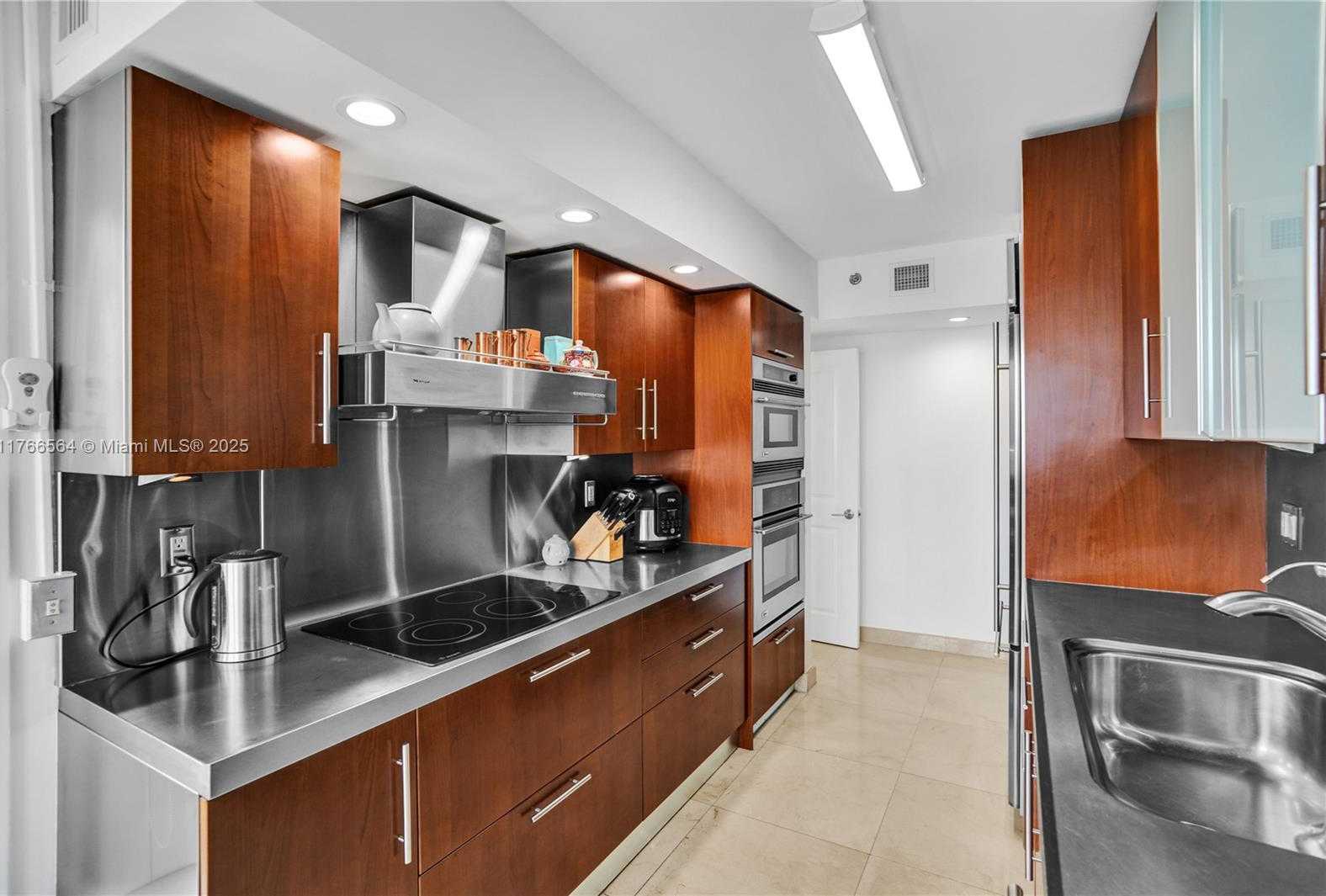 Small Image of 1000 ISLAND BLVD #2107, Aventura Number 13
