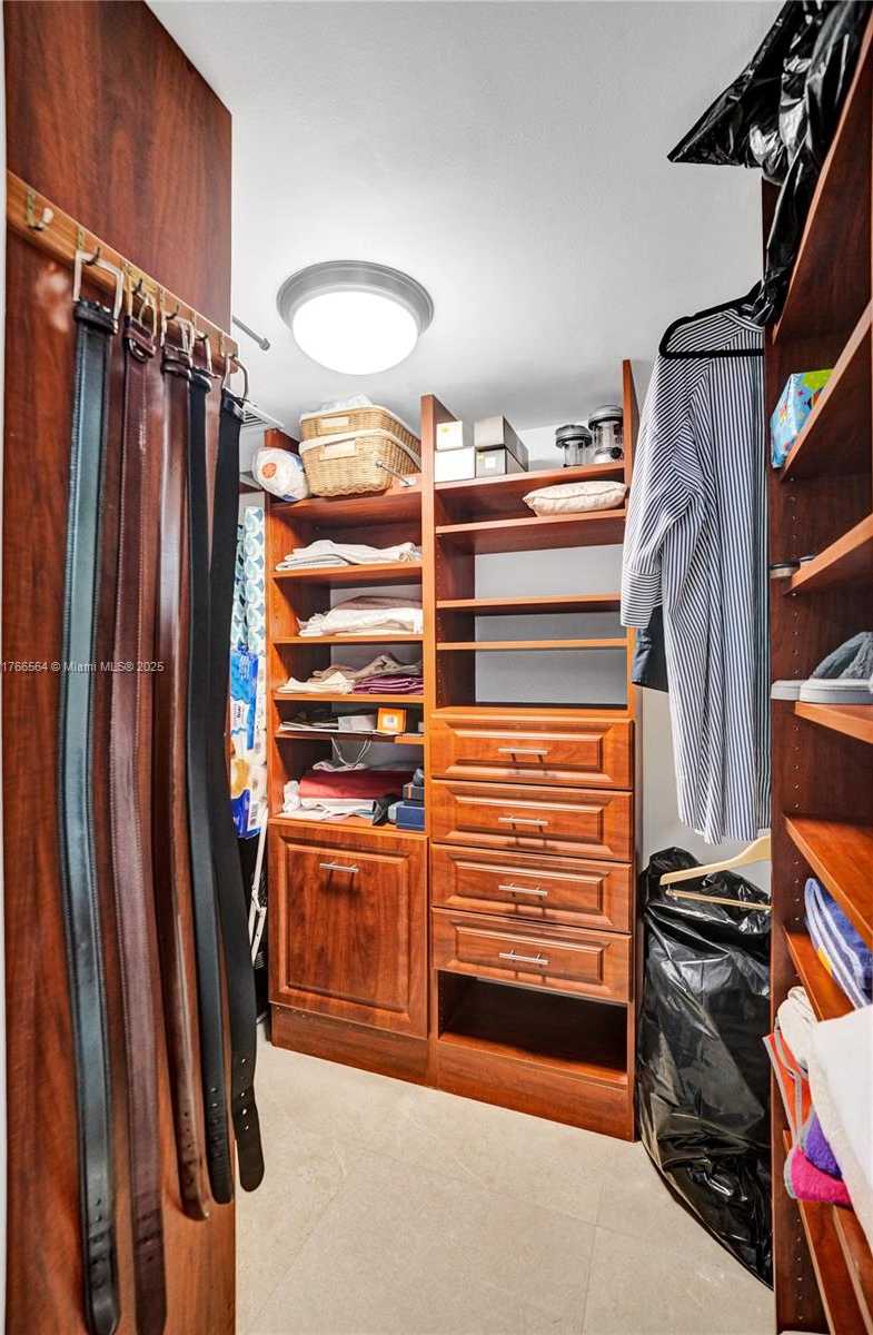 Small Image of 1000 ISLAND BLVD #2107, Aventura Number 21