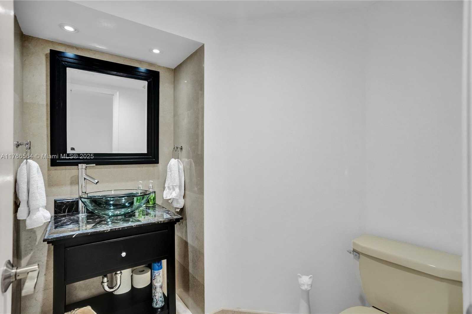 Small Image of 1000 ISLAND BLVD #2107, Aventura Number 26