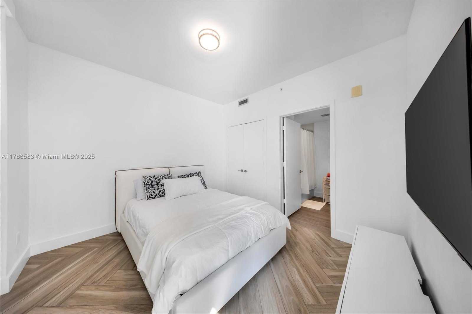 Small Image of 2900 NORTH EAST 7TH AVE #3207, Miami Number 33
