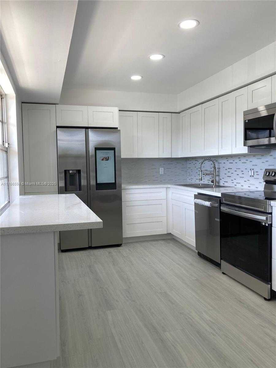 Small Image of 804 CYPRESS BLVD #407, Pompano Beach Number 3