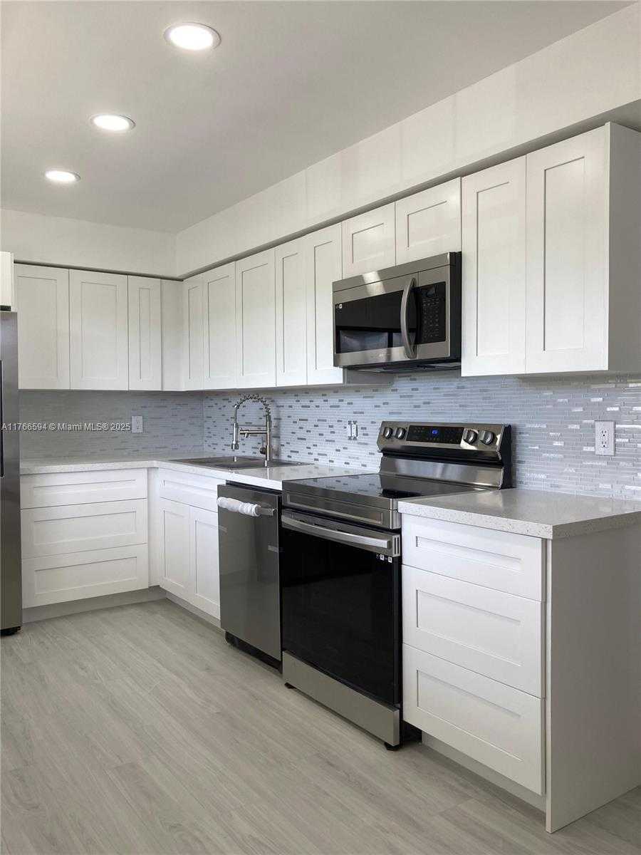 Small Image of 804 CYPRESS BLVD #407, Pompano Beach Number 5