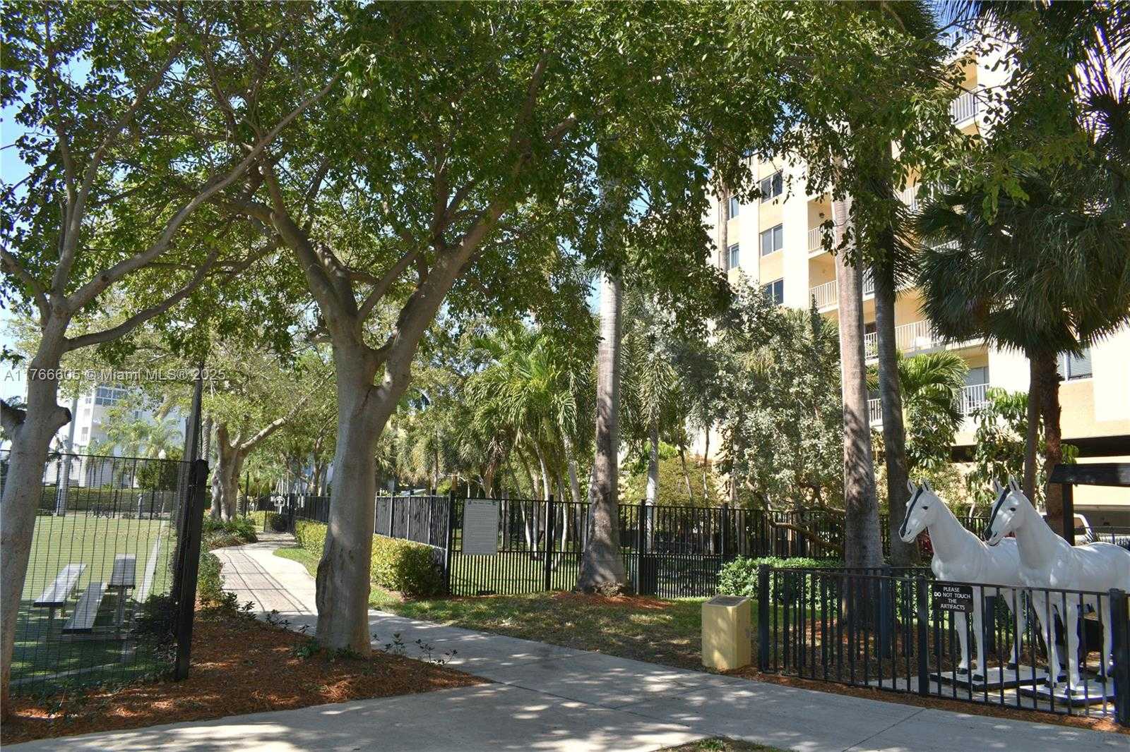 Small Image of 200 178TH DR #704, Sunny Isles Beach Number 12