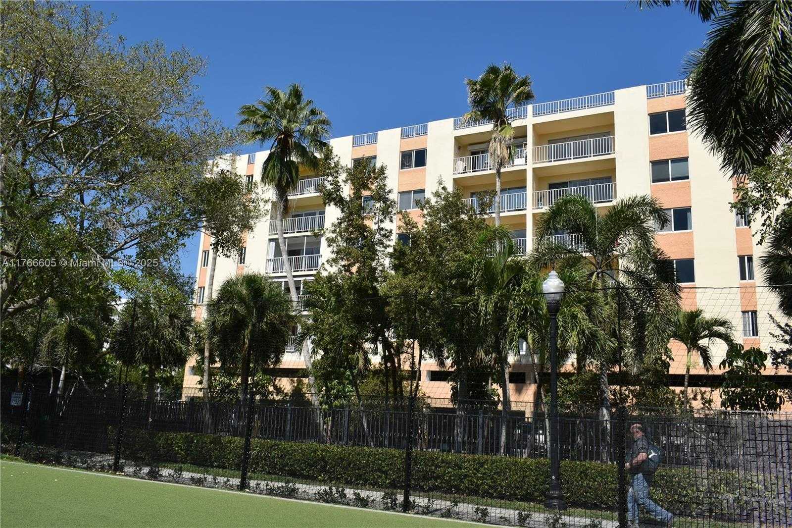 Small Image of 200 178TH DR #704, Sunny Isles Beach Number 2