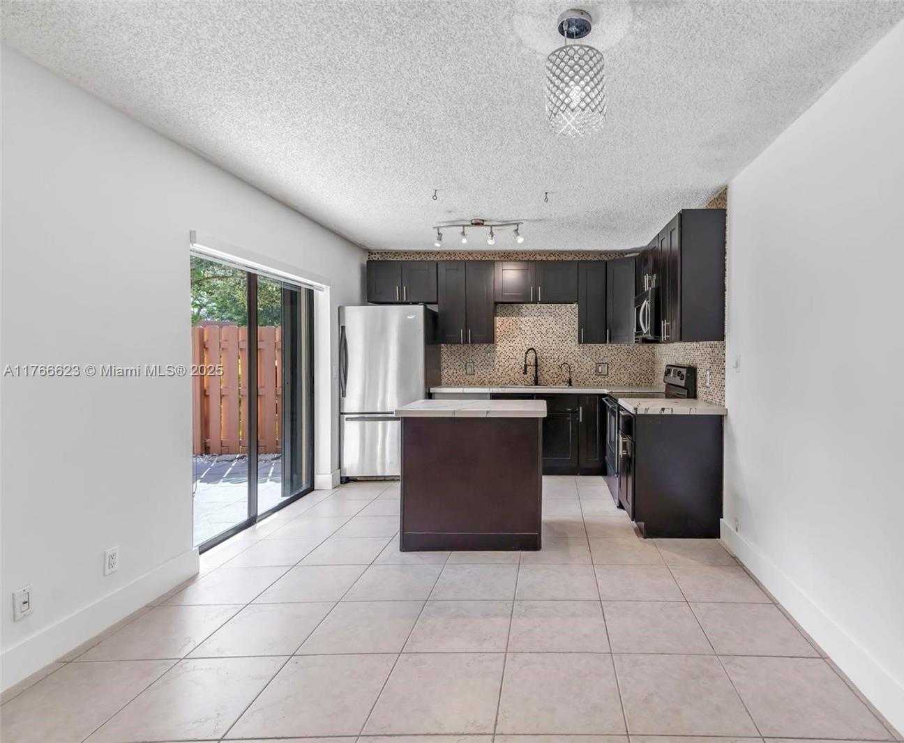 Small Image of 2551 CAMELOT CT #106, Cooper City Number 14