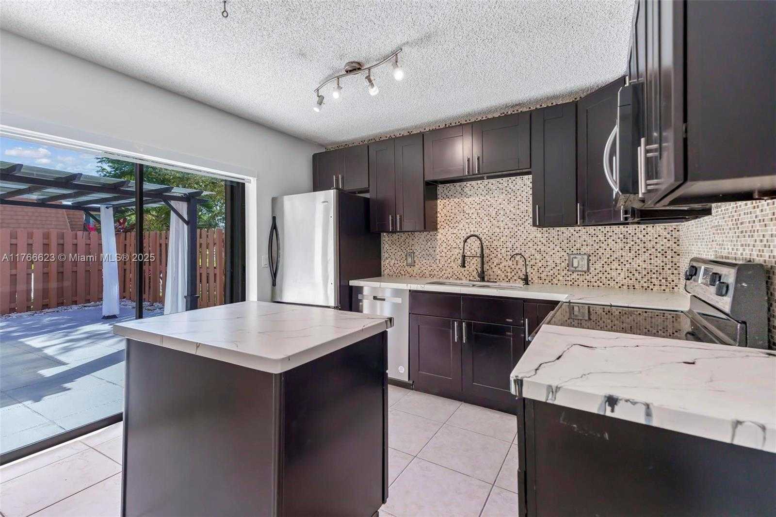 Small Image of 2551 CAMELOT CT #106, Cooper City Number 15