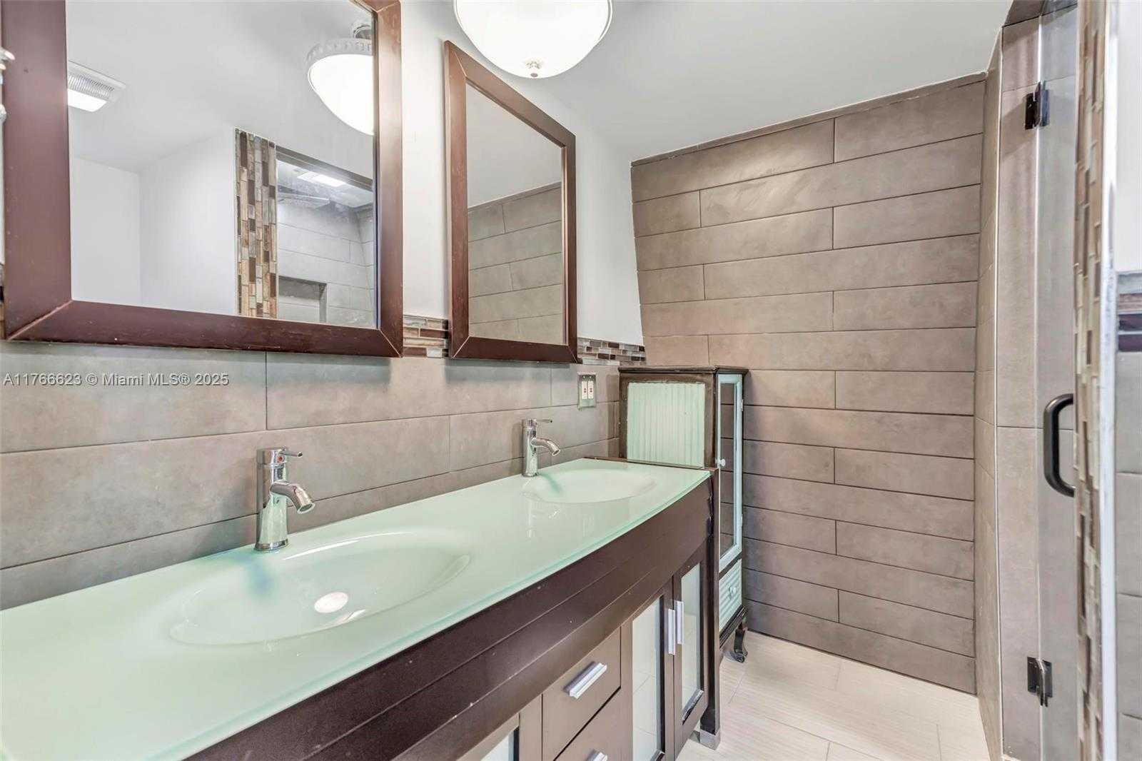 Small Image of 2551 CAMELOT CT #106, Cooper City Number 27