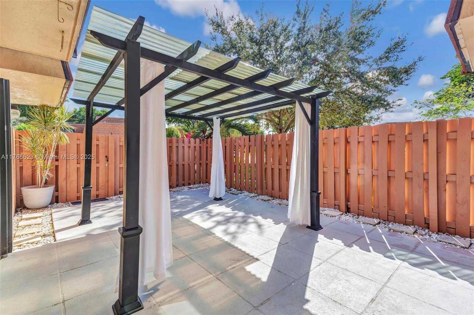 Small Image of 2551 CAMELOT CT #106, Cooper City Number 3