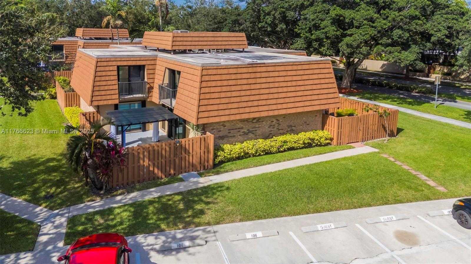 Small Image of 2551 CAMELOT CT #106, Cooper City Number 33