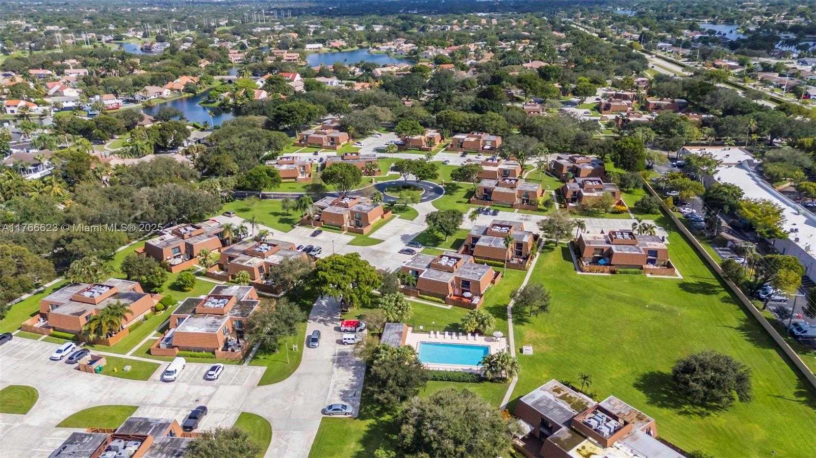 Small Image of 2551 CAMELOT CT #106, Cooper City Number 38