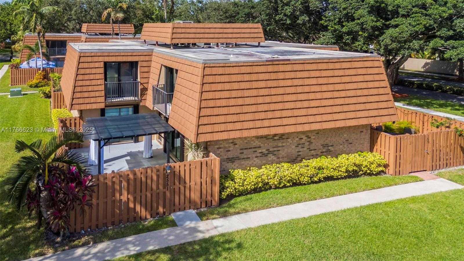 Small Image of 2551 CAMELOT CT #106, Cooper City Number 4