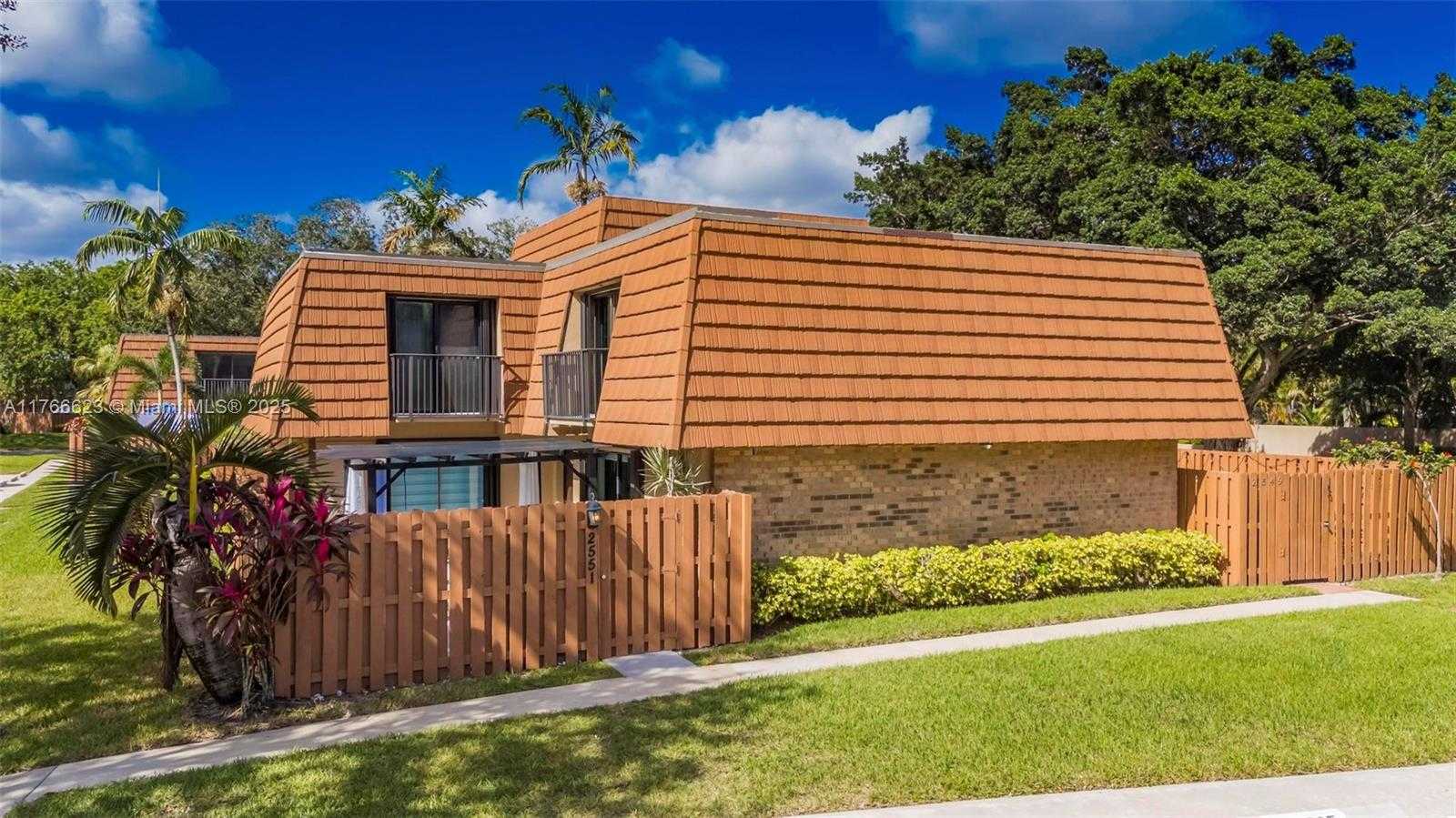 Small Image of 2551 CAMELOT CT #106, Cooper City Number 5