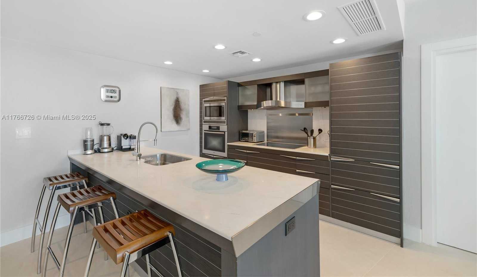 Small Image of 200 BISCAYNE BOULEVARD WAY #3207, Miami Number 14