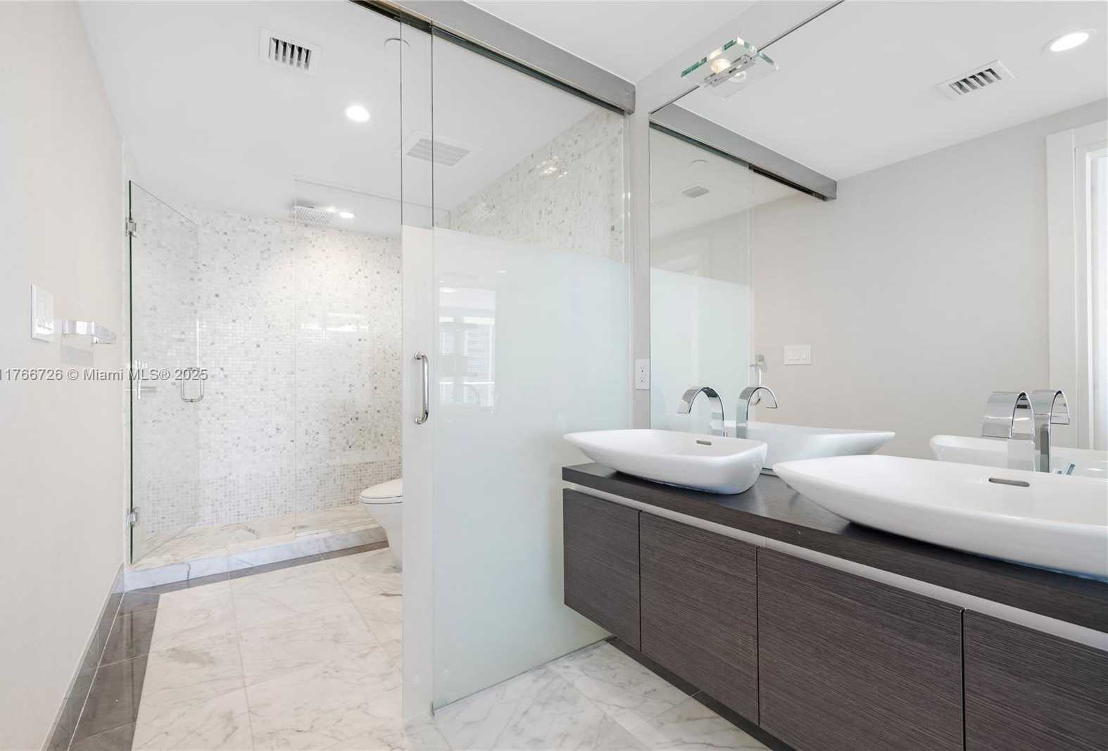 Small Image of 200 BISCAYNE BOULEVARD WAY #3207, Miami Number 22