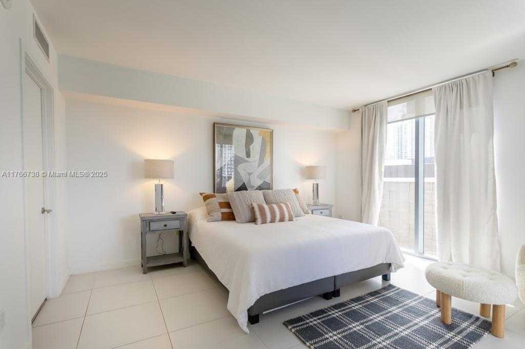 Small Image of 31 SOUTH EAST 6TH ST #1601, Miami Number 5