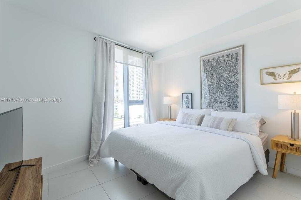 Small Image of 31 SOUTH EAST 6TH ST #1601, Miami Number 8