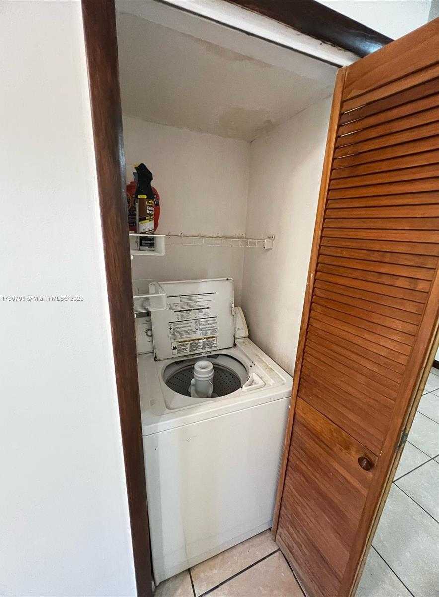 Small Image of 13345 SOUTH WEST 59TH LN, Miami Number 23