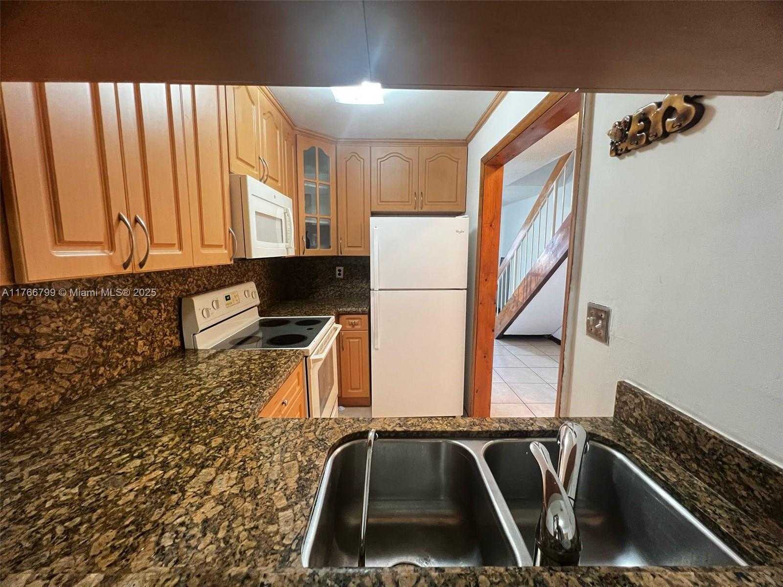 Small Image of 13345 SOUTH WEST 59TH LN, Miami Number 8