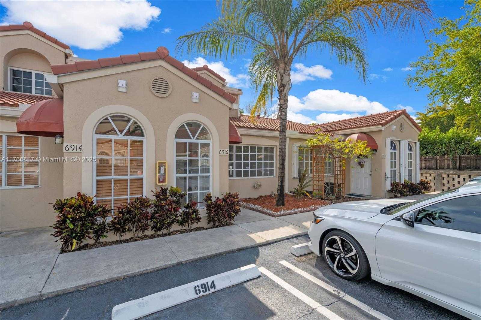 Small Image of 6916 NORTH WEST 166TH TERRACE #1204, Miami Lakes Number 32
