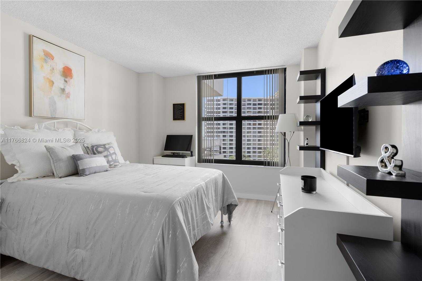 Small Image of 2500 PARKVIEW DRIVE #1019, Hallandale Beach Number 22