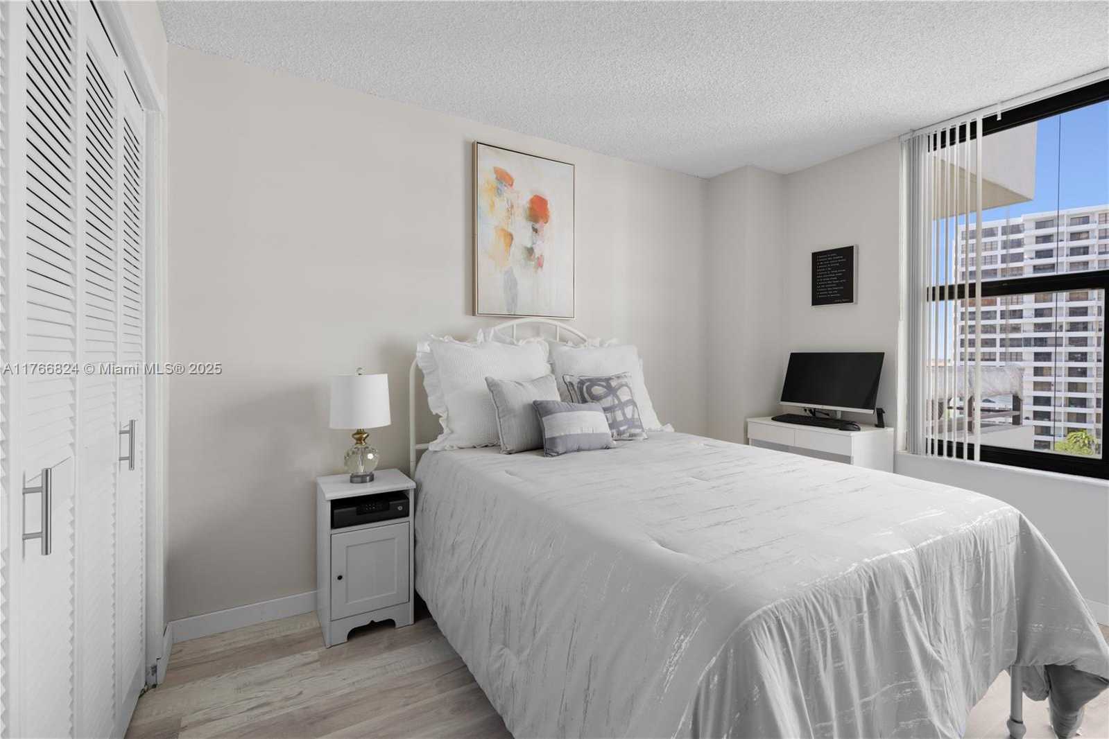 Small Image of 2500 PARKVIEW DRIVE #1019, Hallandale Beach Number 23