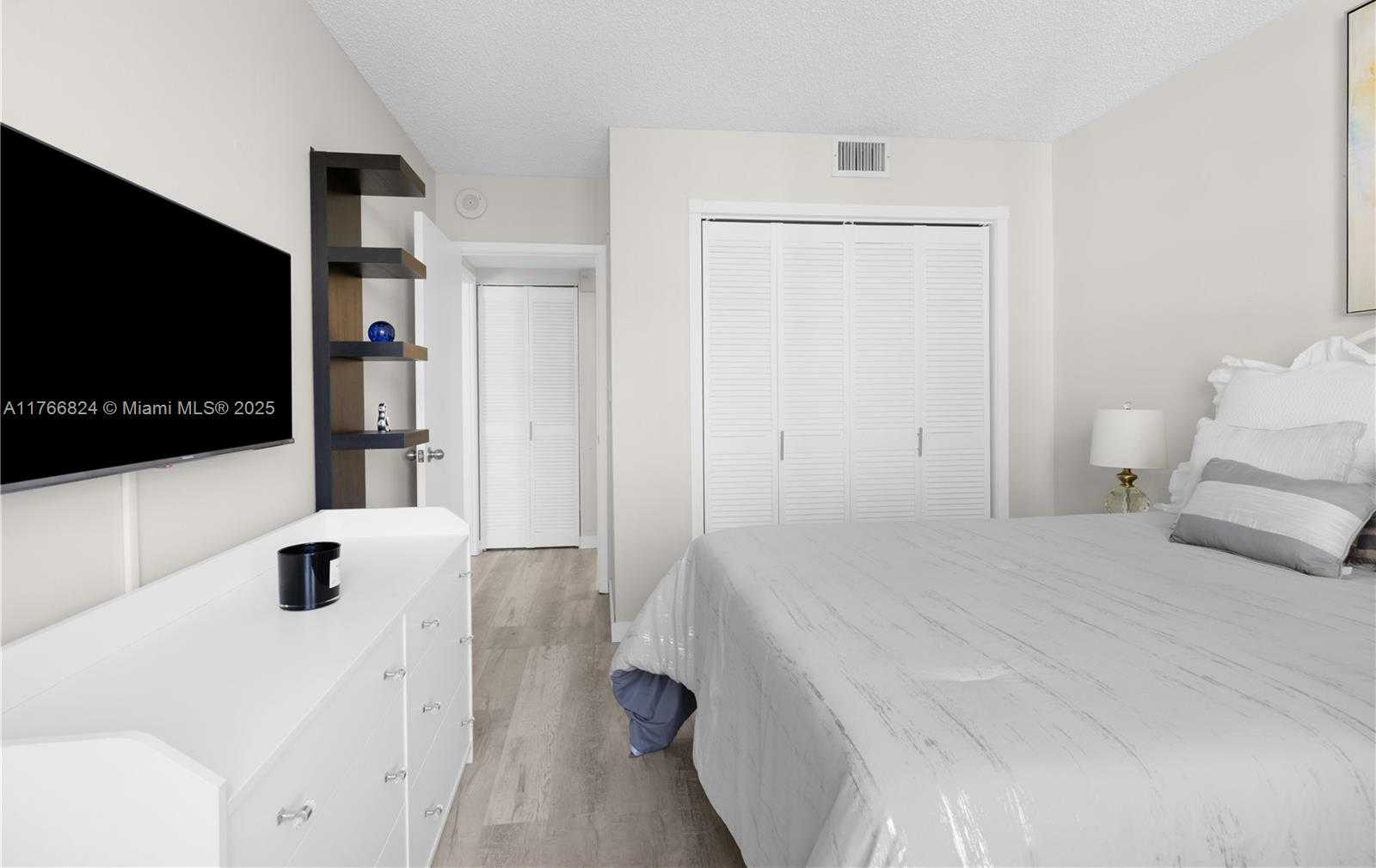 Small Image of 2500 PARKVIEW DRIVE #1019, Hallandale Beach Number 24