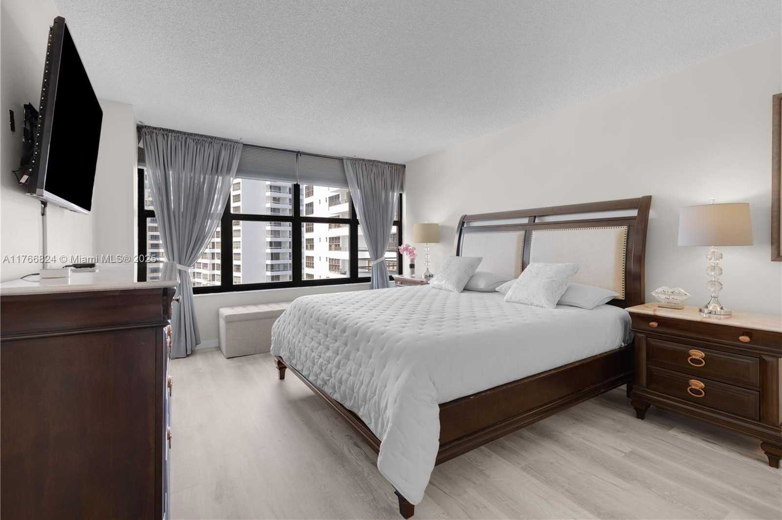 Small Image of 2500 PARKVIEW DRIVE #1019, Hallandale Beach Number 27