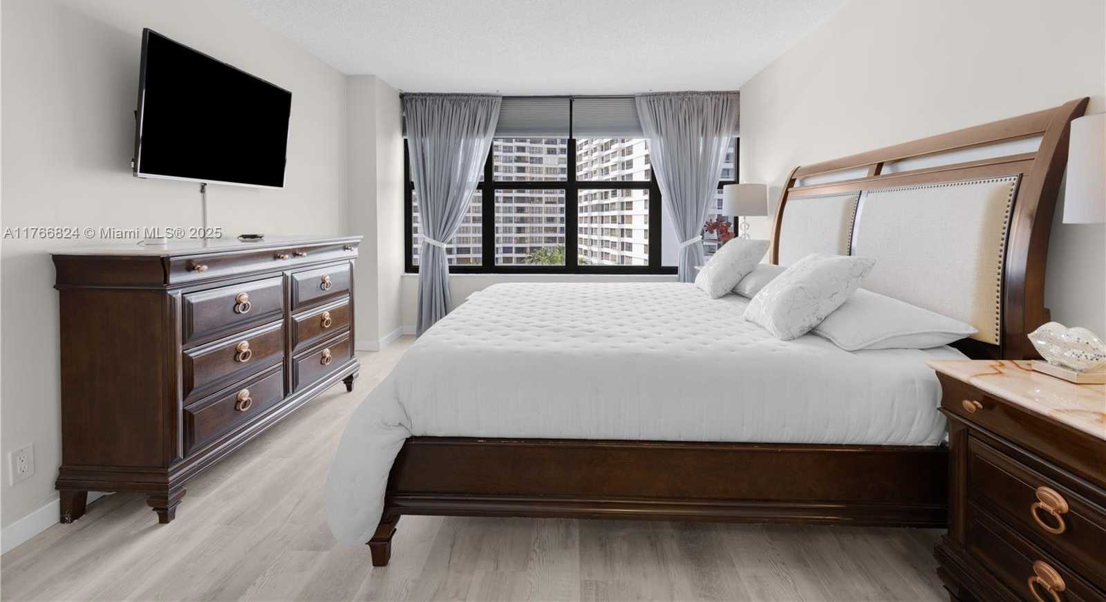 Small Image of 2500 PARKVIEW DRIVE #1019, Hallandale Beach Number 28