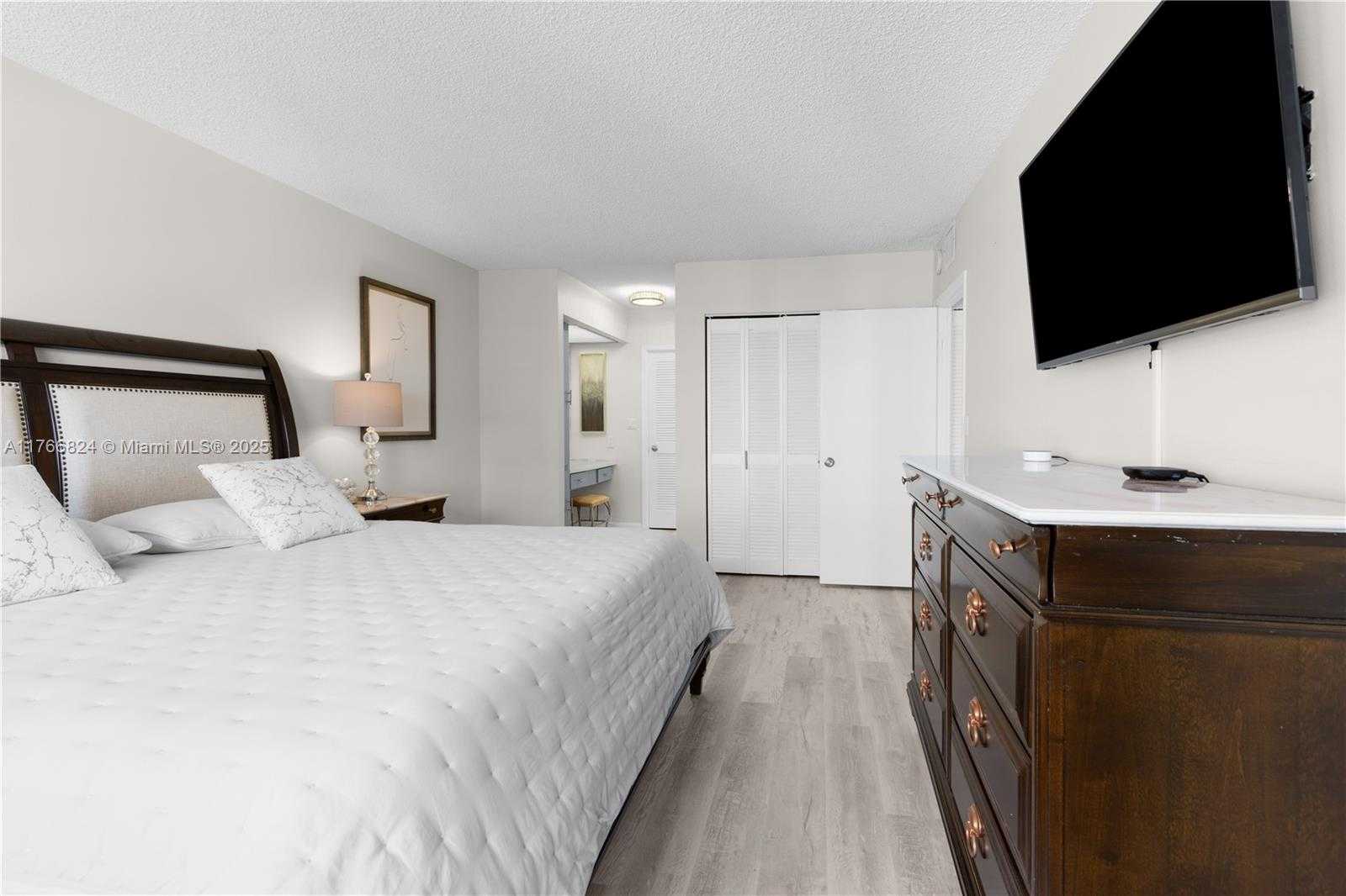 Small Image of 2500 PARKVIEW DRIVE #1019, Hallandale Beach Number 30